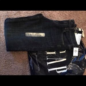 Size 26 BNWT skinny jeans- Gap